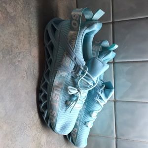 Just So So sneakers - size 9 - new, never worn